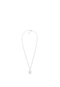 Silberne Halskette mit einer dünnen, strukturierten Kette, die einen ovalen Anhänger mit einem detaillierten religiösen Symbol und einem kleinen Kreuzakzent zeigt.