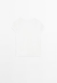 Weißes T-Shirt mit kurzen Ärmeln und rundem Ausschnitt. Glattes Baumwollmaterial, gerader Schnitt und keine sichtbaren Logos oder Muster.