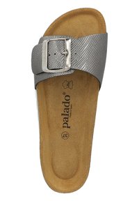 Grijze, gestructureerde schuifslipper met een brede band en een zilveren gesp. Kurken voetbed met een zachte afwerking, gemarkeerd met "palado" en maat 37.
