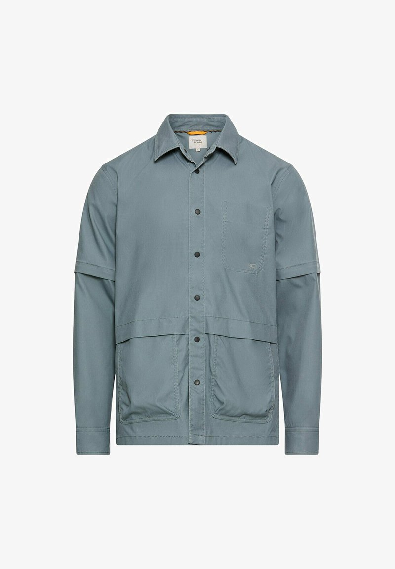 Jasnoniebieska koszula na guziki z kołnierzem typu spread, krótkimi rękawami, dwoma przednimi kieszeniami i prostym krojem. Wykonana z teksturowanej tkaniny.