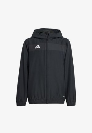 Zwarte sportjas met een rits aan de voorkant, capuchon, elastische mouwen en een horizontale grijze streep over de borst. Voorzien van drie witte strepen logo.