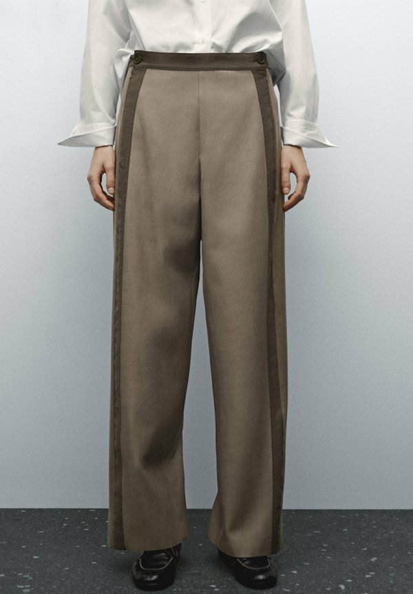 FASTENING DETAIL - Trousers