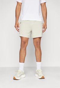 Under Armour TRAIL RUN SHORTS - Športové šortky - khaki base/silt/reflective