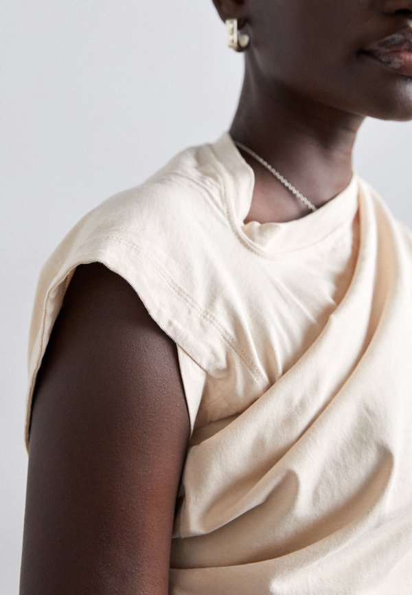 HEBO - Basic T-shirt - beige4