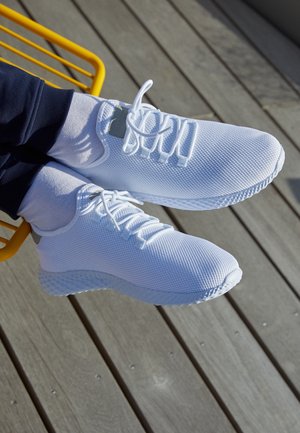 Sneakers - white