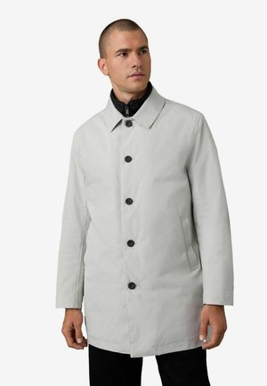 Hele hall trenchcoat klassikalise krae, viie musta nööbiga, küljetaskute ja siledaga. Krae juures on nähtav must sisekate.