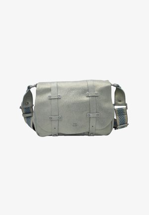 Sac messager en daim gris clair avec deux sangles verticales sur le rabat avant et une sangle d’épaule réglable à motif.