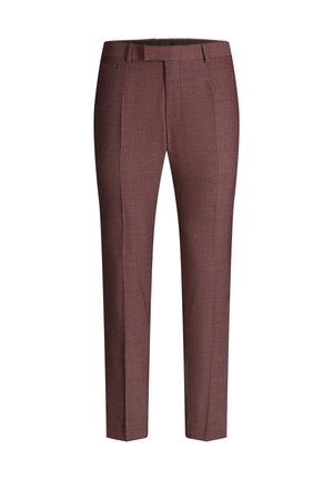 Pantaloni formali su misura color marrone con passanti per cintura, piega frontale e design slim fit su sfondo bianco.