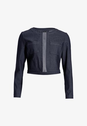 Giacca corta in denim scuro con maniche lunghe, caratterizzata da due tasche frontali e un pannello centrale in tessuto grigio a contrasto.