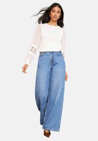 Unausgewählt, ivory