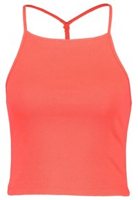 Top in coral a coste con design aderente, spalline sottili e regolabili, e chiusura sul dietro. Texture liscia con colore e pattern uniformi.