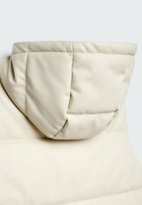 Stradivarius Vesta - white