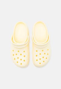 Crocs CLASSIC - Zuecos - buttercream
