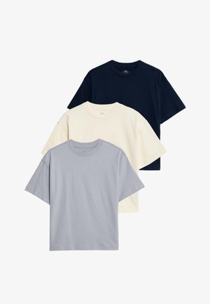 Drei T-Shirts in Marineblau, Creme und Hellgrau. Hergestellt aus Baumwolle, mit kurzen Ärmeln, rundem Halsausschnitt und lockerer Passform.