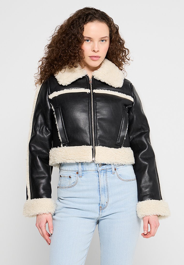 Abercrombie & Fitch Imitatieleren jas zwart