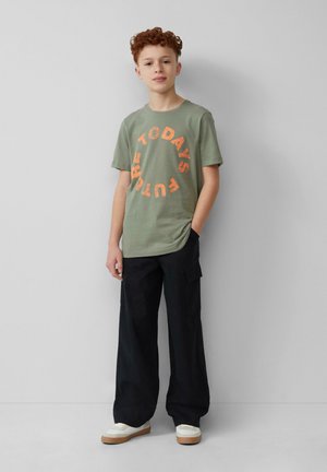 - T-shirt z nadrukiem