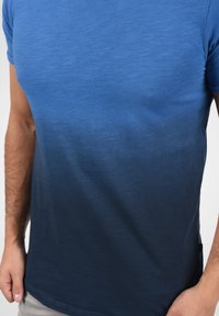 Solid SDDIVINO - Pamata T-krekls - insignia blue
