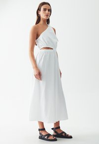 CALLI CAMELIA DRESS - Maksi garuma kleita - white