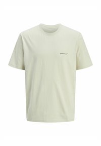 Világos zöld pamut póló rövid ujjal, kerek nyakkivágással és kis "Jack&Jones" logóval a bal mellrészen. Puha tapintású és laza szabású.