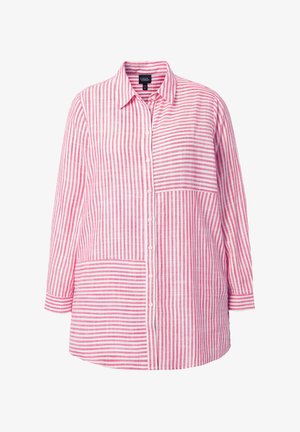 Chemise à manches longues à rayures rose et blanches avec des motifs de rayures verticales et horizontales mélangées et un col.