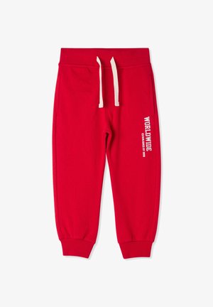 Pantaloni jogger in cotone rosso con cintura a costine e coulisse bianca. Dotati di tasche laterali e stampa bianca con la scritta "WORLDWIDE ESTABLISHED BY 1990".