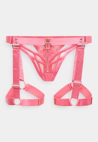 Roze lingerie set met kanten details, verstelbare satijnen bandjes, een decoratieve rits en een gouden ringaccent in het midden.