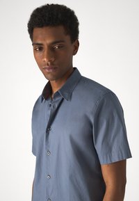 HUGO EBOR - Ing - open blue