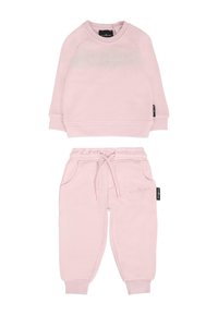 Różowy zestaw bluz i dresów wykonany z miękkiego materiału, z ribbowanymi mankietami, kieszeniami i subtelnym logotypem na obu elementach.