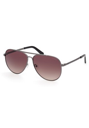Ochelari de soare aviator din metal cu lentile în degrade întunecate, un cadru subțire de argint și temple negre cu un logo subtil pe lateral.