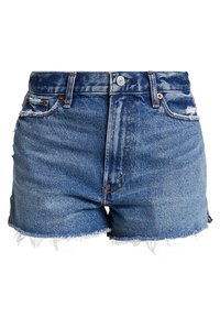 Shorts de mezclilla de tiro alto en azul medio con dobladillo deshilachado. Presentan un estilo clásico de cinco bolsillos y cierre de botón metálico.