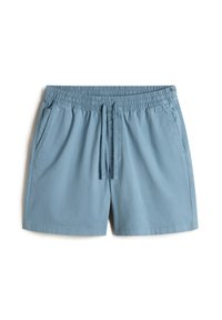 Lysblå bomuldsshorts med elastisk talje, snorelukning og to sidelommer. Glat tekstur, knælængde design.