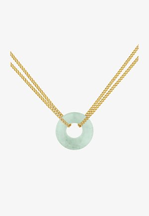 Collar de doble cadena en tono dorado que presenta un colgante circular de jade verde menta liso con una abertura interior.