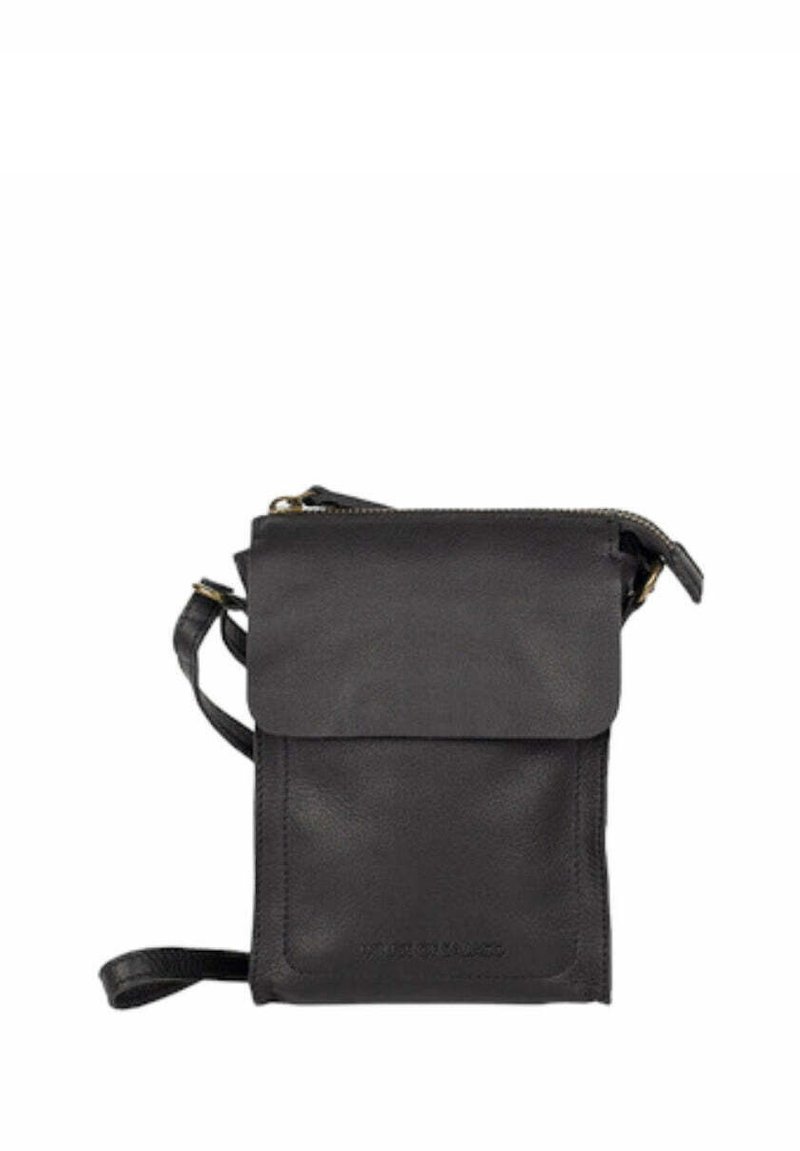 Musta nahkainen olkalaukku, jossa on kannellinen suljenta, vetoketjullinen yläosa ja säädettävä hihna. Suloinen pinta, jossa on minimaalista metalliosaa ja siistejä linjoja.