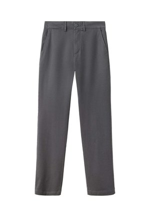 Pantalones de pierna recta en gris oscuro con cierre de botón y cremallera, trabillas para cinturón y bolsillos laterales, mostrados planos sobre un fondo blanco.