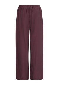 Pantalon ample violet foncé avec une taille élastique et une petite poche arrière unique du côté droit.