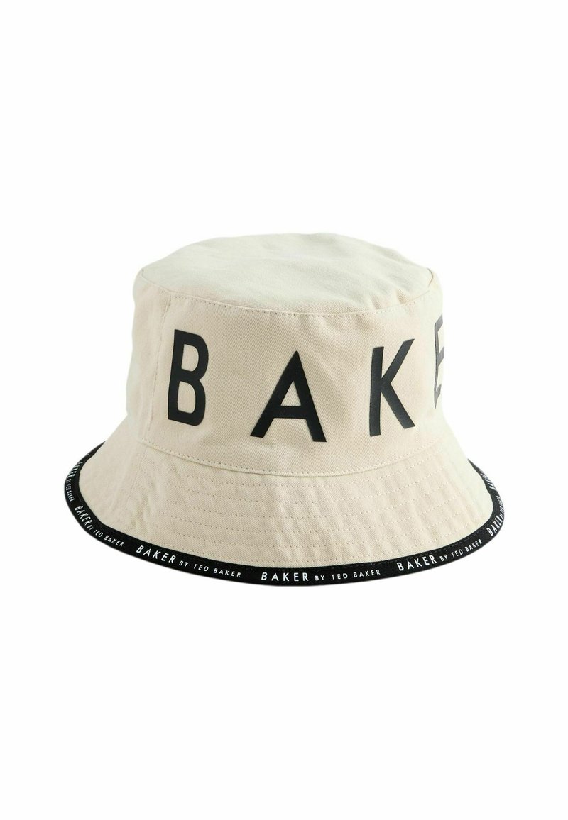 Beige Bucket Hat aus Baumwolle mit einem schwarzen Band, das den wiederholten Text "BAKER" zeigt. Kurzer Rand und glatte Textur. Schlichtes Design.