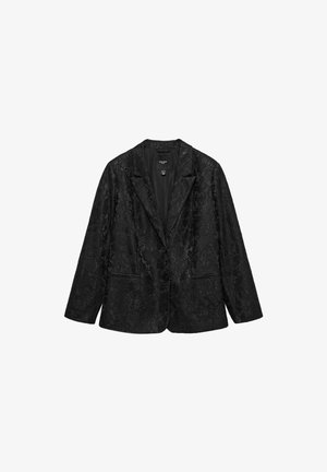 Blazer en dentelle noire avec un col à revers, deux poches avant et une fermeture à deux boutons. Le tissu présente un motif floral texturé.