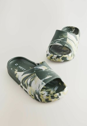 Sandales à glissière vertes et blanches à motifs, à bout ouvert et avec un design de lanières croisées. Fabriquées en matériau flexible avec une semelle intérieure texturée.