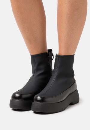 Even&Odd, Bottines à plateau - black