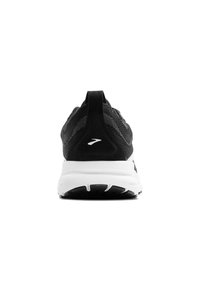 Baskets de sport noires avec une tige en tissu texturé, semelle blanche rembourrée et semelle extérieure en caoutchouc noir. Comprend un onglet de talon en boucle et un logo minimaliste.
