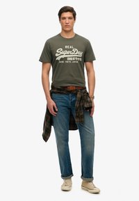 Superdry & Co - T-shirt z nadrukiem