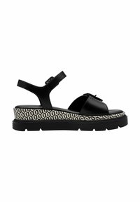 Sandali in pelle nera con cinturino alla caviglia regolabile, ampia fascia anteriore e suola a piatto con motivo geometrico.