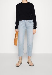 Theory Sweter