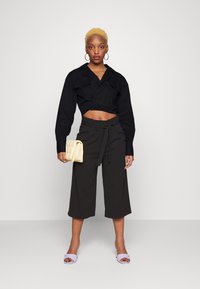 Gina Tricot Petite DELLA  - Blusa - black