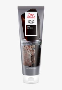 Wella Professionals Color Fresh Mask in een semi-transparante tube. Heeft een donkerbruine kleur, glanzende afwerking en solide, rotsachtige accenten.