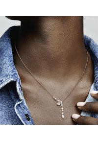 Pandora SPARKLING HERBARIUM CLUSTER DROP  - Náhrdelník - rose gold plated