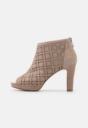 Bottines à talons hauts - beige