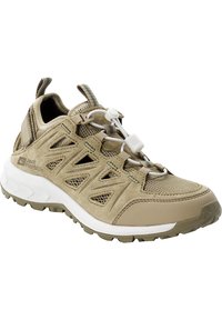 Lätt utomhussko i tan mocka och mesh, med en distinkt design som har utskärningar, elastiskt snörningssystem och en texturerad gummisula.