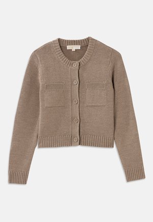 Cardigan en tricot beige avec un col rond, six boutons, deux poches devant, des poignets et un ourlet côtelés. Texture douce et design cropped.