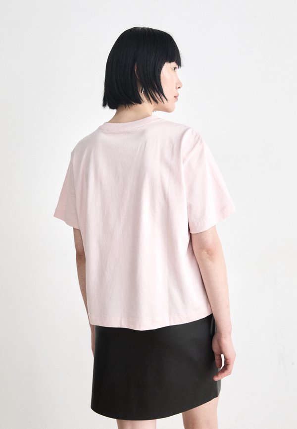 BOXY VARSITY TEE - Print T-shirt2